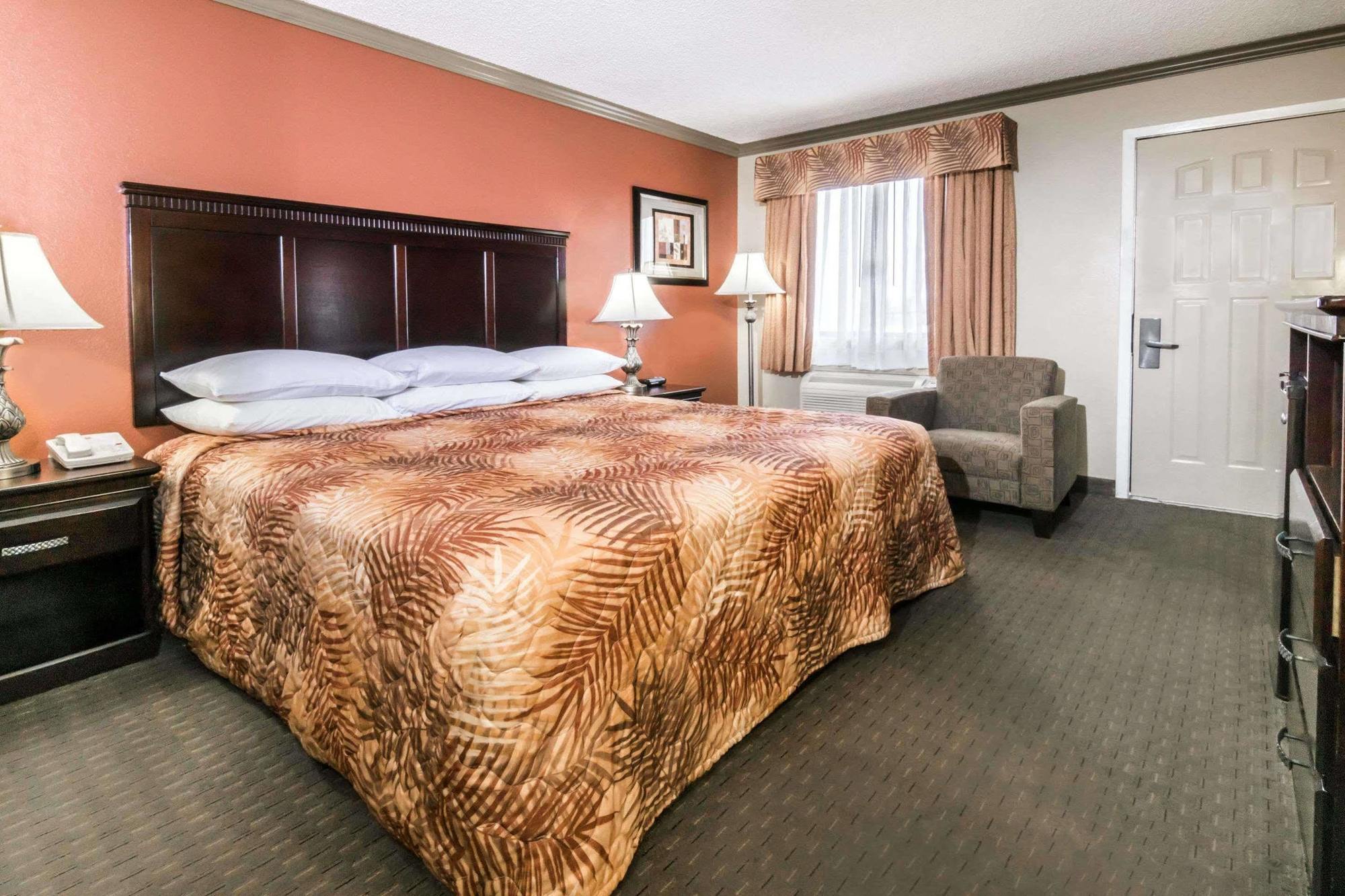 Hotel Hill Country And